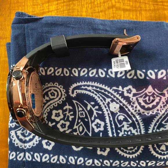 Casio EQW-M1100CG - Picture 4 of 6